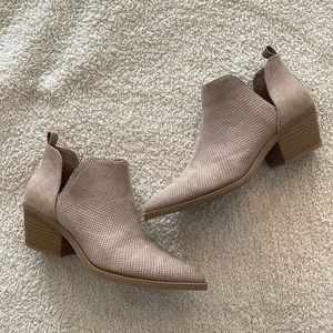 Universal Thread Booties